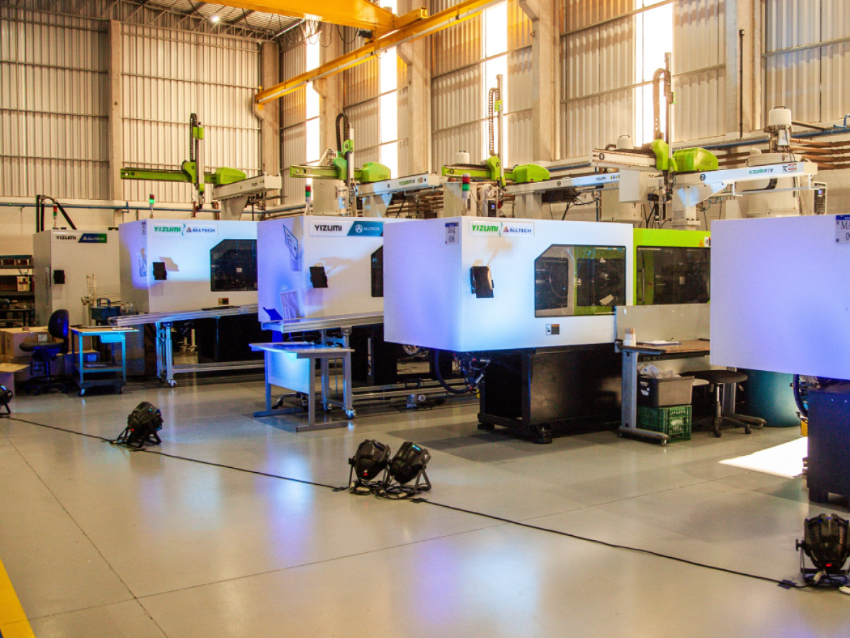 Projetos, terceirização e injeção completa de peças plásticas com suporte técnico